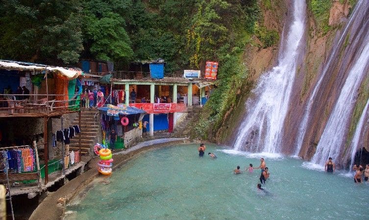 Luxury hotels in Mussoorie for honeymoon